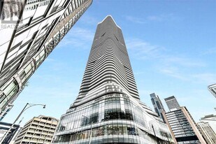 11 Wellesley St W in Toronto, ON - Building Photo