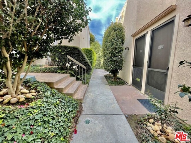 23901 Civic Center Way in Malibu, CA - Building Photo - Building Photo