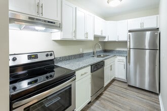 Charlton Apartments in Ann Arbor, MI - Foto de edificio - Interior Photo
