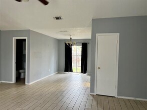 10610 Sandy River Dr in Sugar Land, TX - Building Photo - Building Photo