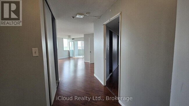 80 Alton Towers Cir in Toronto, ON - Building Photo - Building Photo