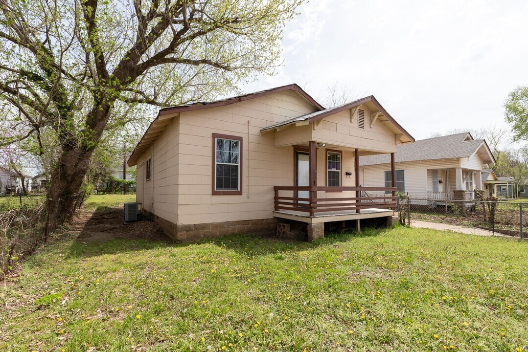 1607 N Lewis Pl in Tulsa, OK - Building Photo
