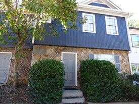 1945 Padgett Dr in Austell, GA - Building Photo