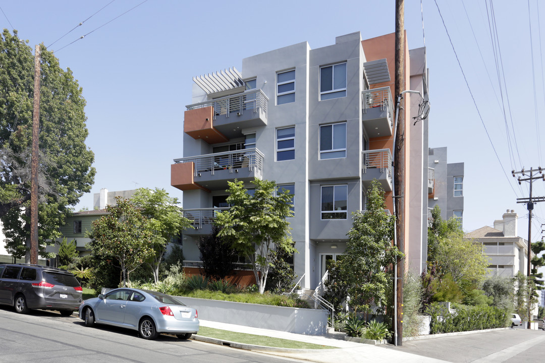 1666 Greenfield Ave in Los Angeles, CA - Building Photo