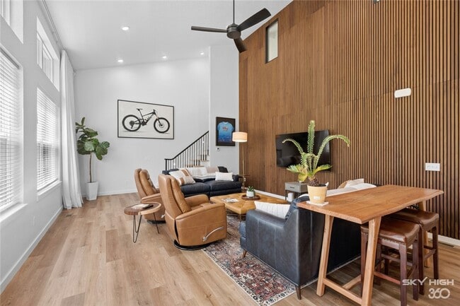 property at 5 Blandford Ln