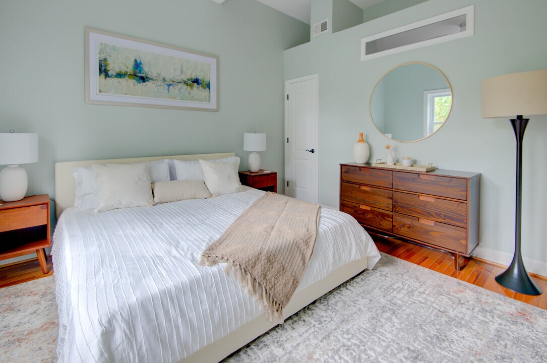 208 T St NE in Washington, DC - Building Photo