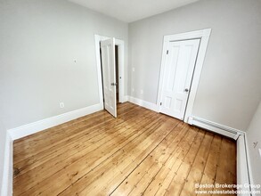 8 Buttonwood St, Unit 2 in Boston, MA - Building Photo - Building Photo