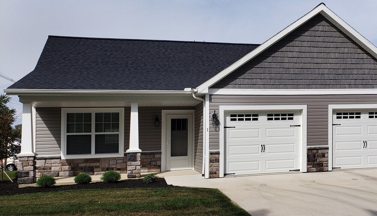 512 Dearbaugh Ave in Wapakoneta, OH - Building Photo