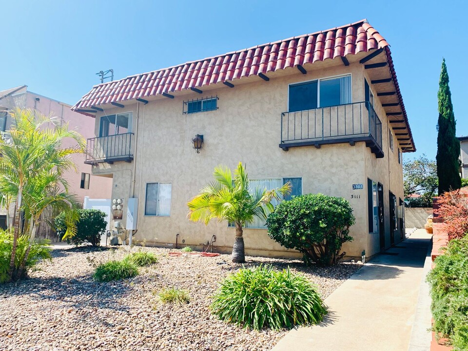 3111 Byron St in San Diego, CA - Building Photo