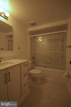 905 Meadow Woods Ln in Lawrence Township, NJ - Foto de edificio - Building Photo