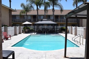 Atrium Gardens in Anaheim, CA - Building Photo