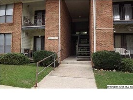 3029 Chase Ln, Unit One Bedroom Condo in Birmingham, AL - Building Photo