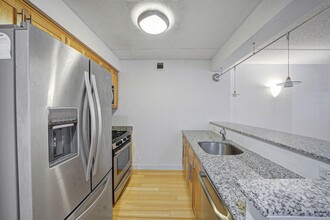 516 W 47th St in New York, NY - Building Photo - Building Photo