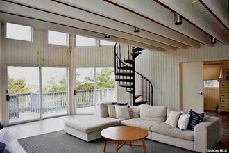 23 Dune Rd in East Quogue, NY - Building Photo - Building Photo