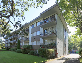 Chartwell House in Victoria, BC - Building Photo - Building Photo