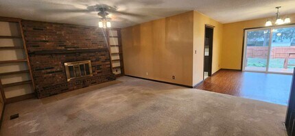 906 W Ash St in Junction City, KS - Building Photo - Building Photo