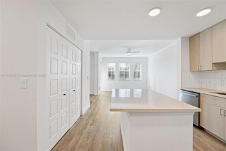 10170 SW 7th St in Pembroke Pines, FL - Building Photo - Building Photo