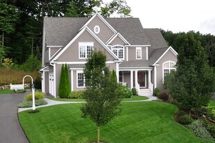 7 Newcastle Pl in Farmington, CT - Building Photo