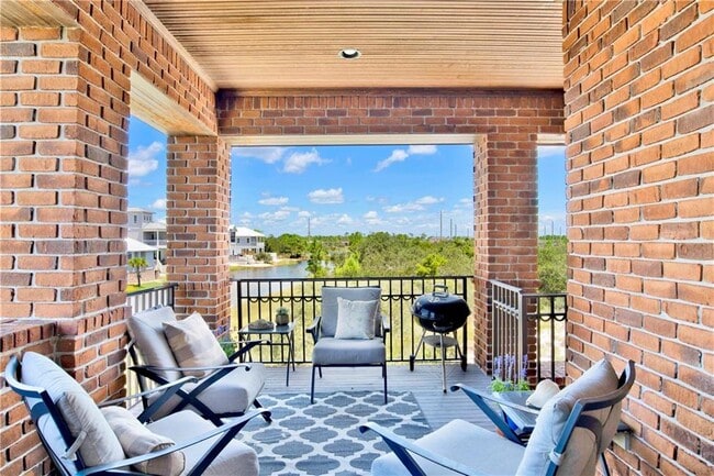 16 Market St in Orange Beach, AL - Foto de edificio - Building Photo