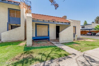 5424 W Laurie Ln in Glendale, AZ - Building Photo - Building Photo