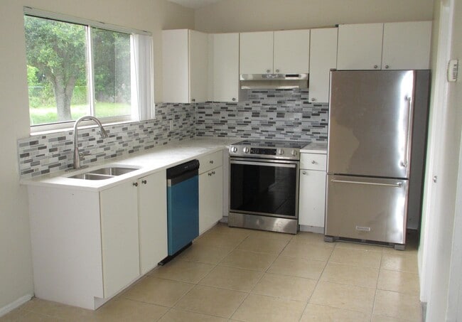 2832 SW Ann Arbor Rd in Port St. Lucie, FL - Building Photo - Building Photo