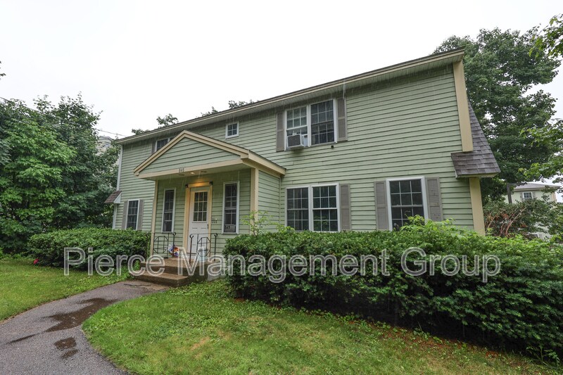 845 Mammoth Rd in Manchester, NH - Building Photo