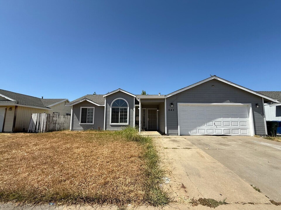 645 Coral Sun Ct in Rio Linda, CA - Building Photo