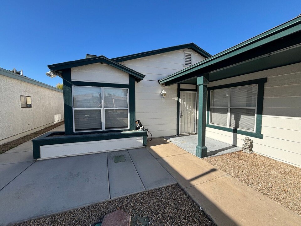 531 Grimsby Ave in Henderson, NV - Building Photo