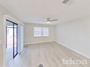 13079 Spencer Ct in Spring Hill, FL - Foto de edificio - Building Photo