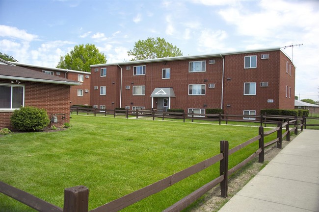 Westgate Gardens Apartments in Lorain, OH - Building Photo - Building Photo