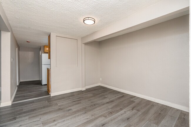 443-447 1/2 Ulysses St. in Los Angeles, CA - Building Photo - Interior Photo