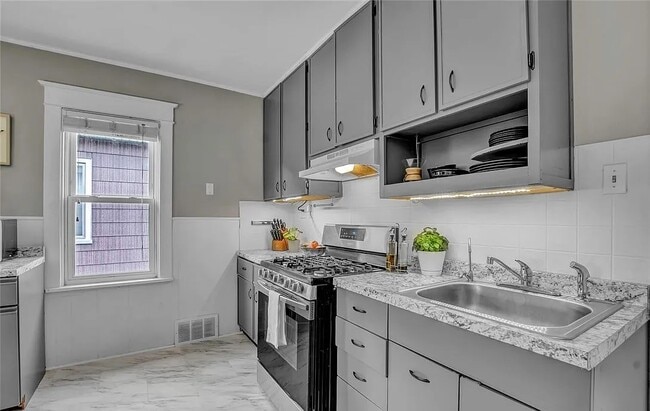 68 Sunset St in Buffalo, NY - Building Photo - Building Photo