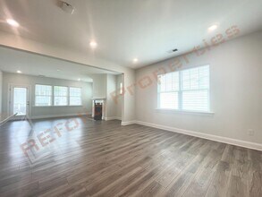 213 Ivy Arbor Way in Holly Springs, NC - Building Photo - Building Photo