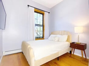 Furnished room/NOT APARTMENT, Unit 3 in Brooklyn, NY - Foto de edificio - Building Photo