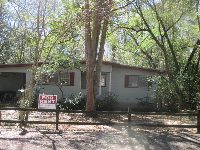 1641 Atkamire Dr in Tallahassee, FL - Foto de edificio - Building Photo