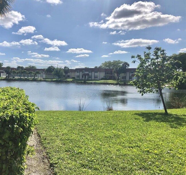 10008 NW 6th St, Unit 103 in Pembroke Pines, FL - Building Photo - Building Photo