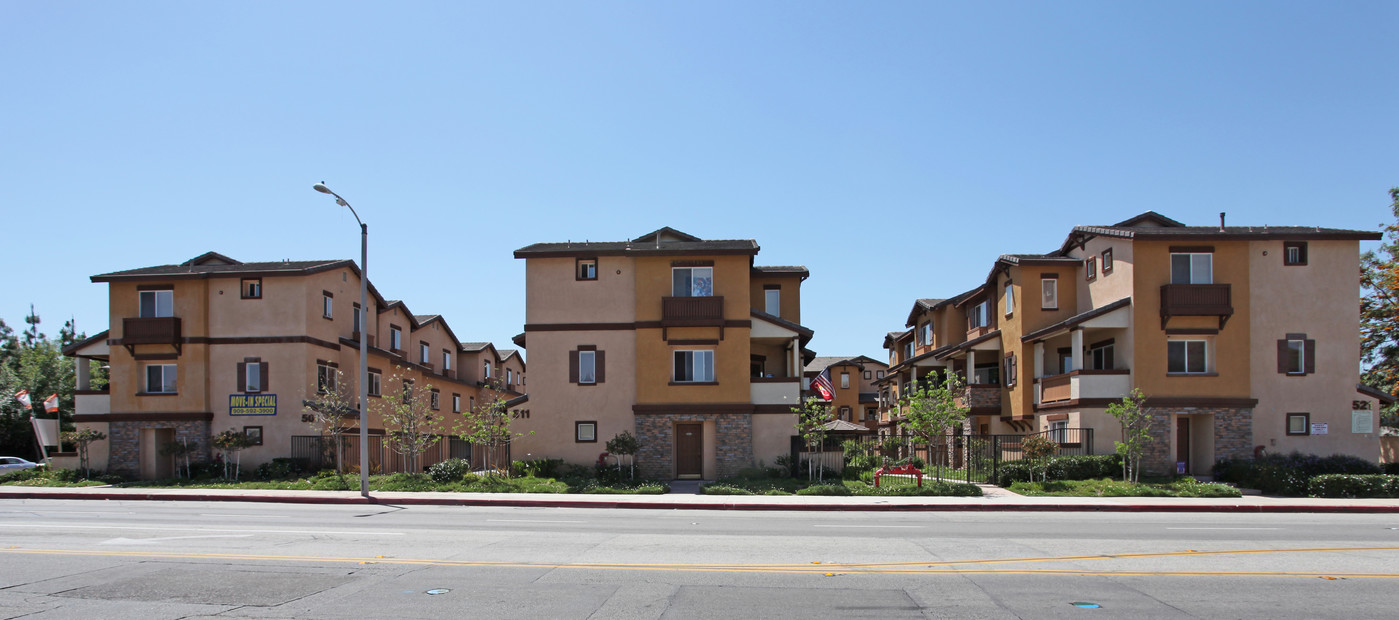 Lark Ellen Villas in Covina, CA - Building Photo