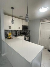 5601 SW 39th St in Davie, FL - Building Photo - Building Photo