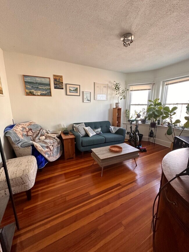 4A Weld Ave, Unit 1 in Boston, MA - Building Photo - Building Photo