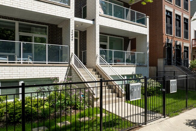 2649 N Mildred Ave in Chicago, IL - Building Photo - Building Photo