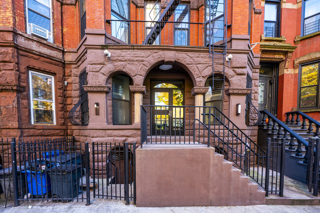342 Lafayette Ave in Brooklyn, NY - Foto de edificio - Building Photo