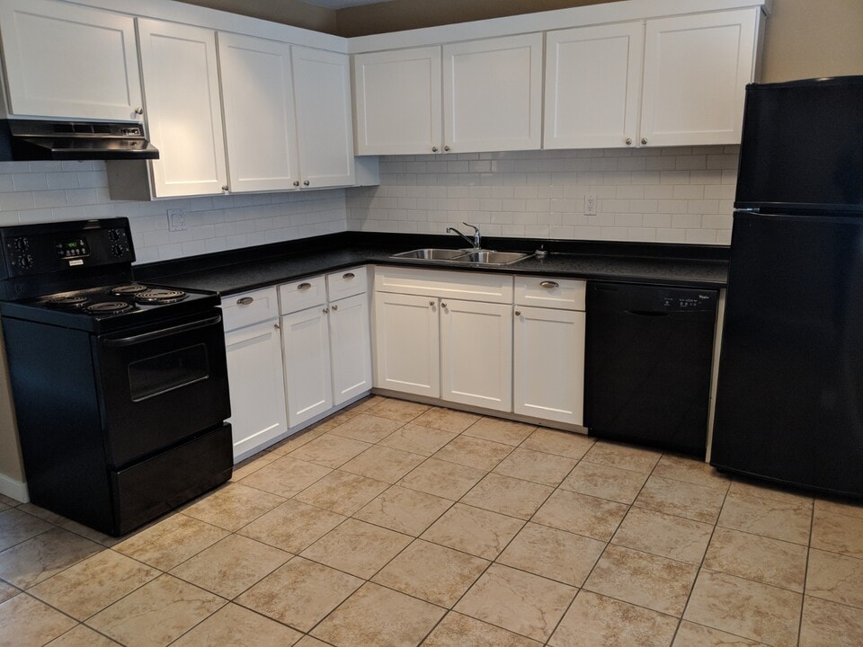 1716 Willowbrook Crescent in Dawson Creek, BC - Building Photo