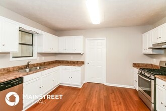 590 Mary Erna Dr in Fairburn, GA - Building Photo - Building Photo
