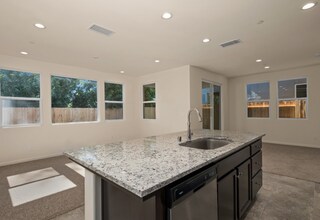 555 N Cattail Ct in Fresno, CA - Building Photo - Building Photo