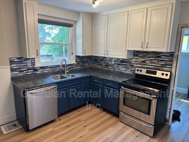 105 Algoma St N in Thunder Bay, ON - Building Photo