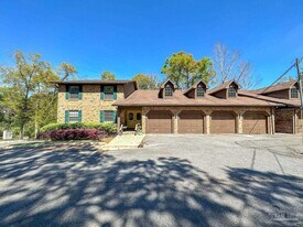 4831 E Olive Rd in Pensacola, FL - Building Photo