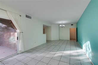 8324 W Charleston Blvd, Unit 1033 in Las Vegas, NV - Building Photo - Building Photo