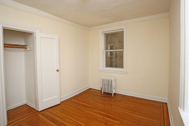 Cumberland Apartments in Brooklyn, NY - Building Photo - Interior Photo