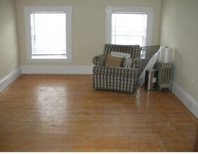 16 Dighton St, Unit 1 in Boston, MA - Foto de edificio - Building Photo