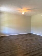 (ACH F) 539 South Old Sevierville Pike in Seymour, TN - Building Photo - Interior Photo